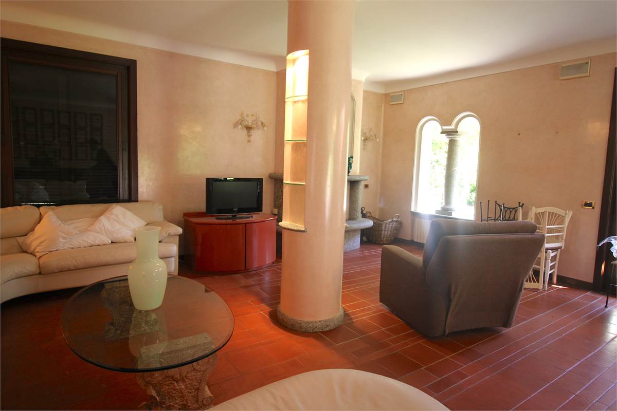 AFFITTO VILLA CON AMPIO GIARDINO PRIVATO CASCINA PELADA CANTU'