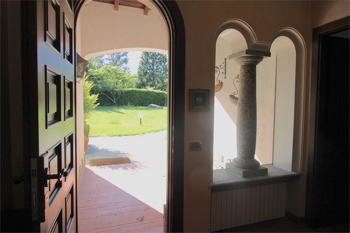 AFFITTO VILLA CON AMPIO GIARDINO PRIVATO CASCINA PELADA CANTU'