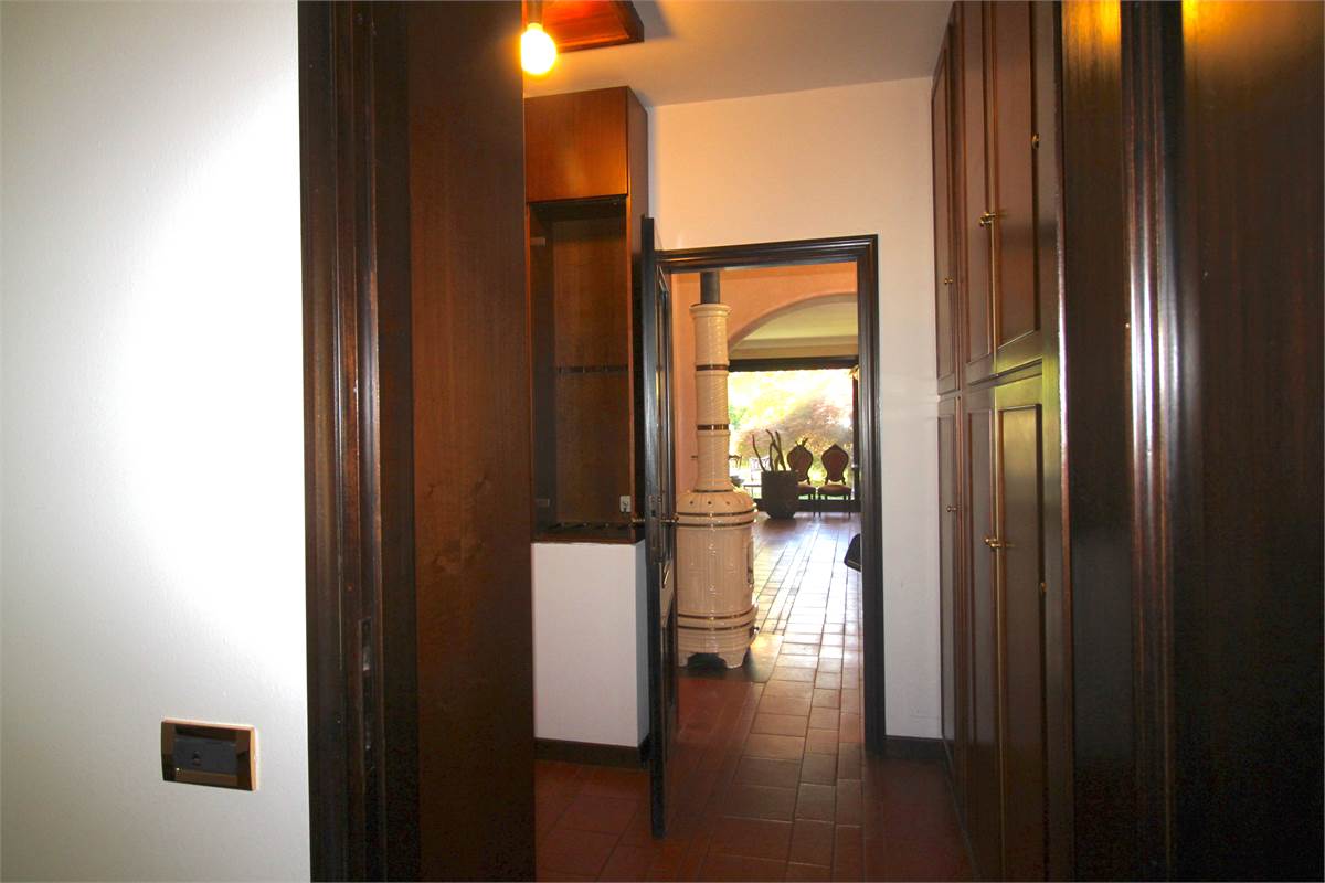 AFFITTO VILLA CON AMPIO GIARDINO PRIVATO CASCINA PELADA CANTU'