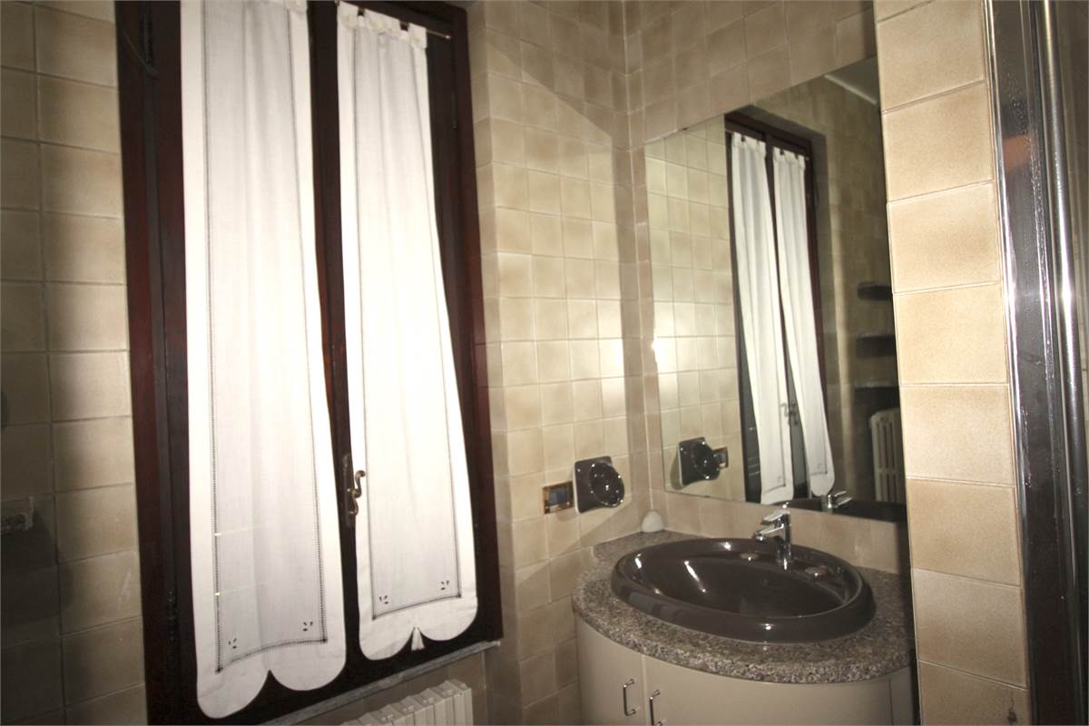 AFFITTO VILLA CON AMPIO GIARDINO PRIVATO CASCINA PELADA CANTU'