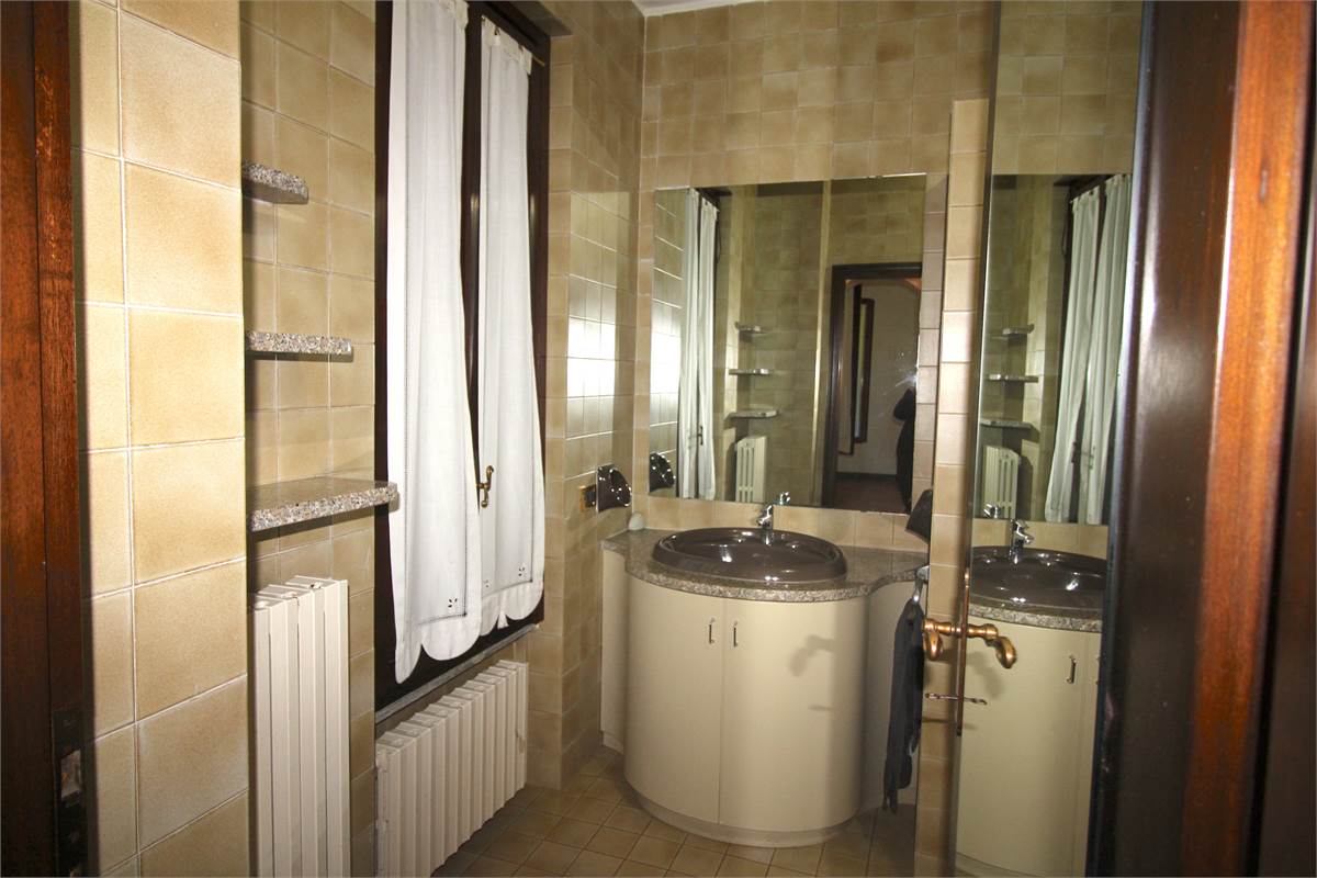 AFFITTO VILLA CON AMPIO GIARDINO PRIVATO CASCINA PELADA CANTU'