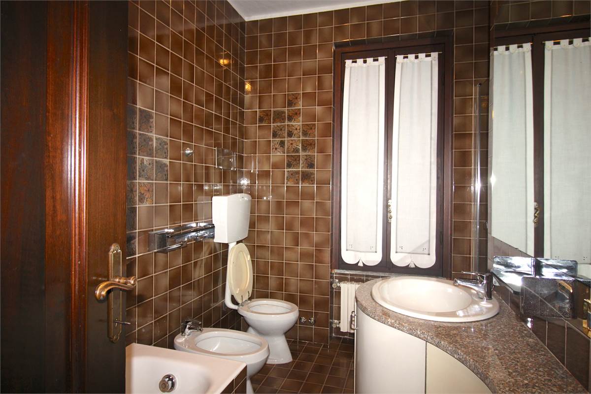 AFFITTO VILLA CON AMPIO GIARDINO PRIVATO CASCINA PELADA CANTU'