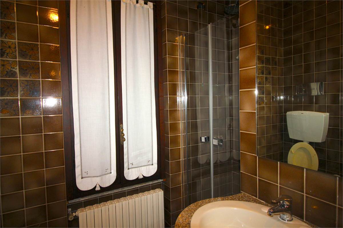 AFFITTO VILLA CON AMPIO GIARDINO PRIVATO CASCINA PELADA CANTU'