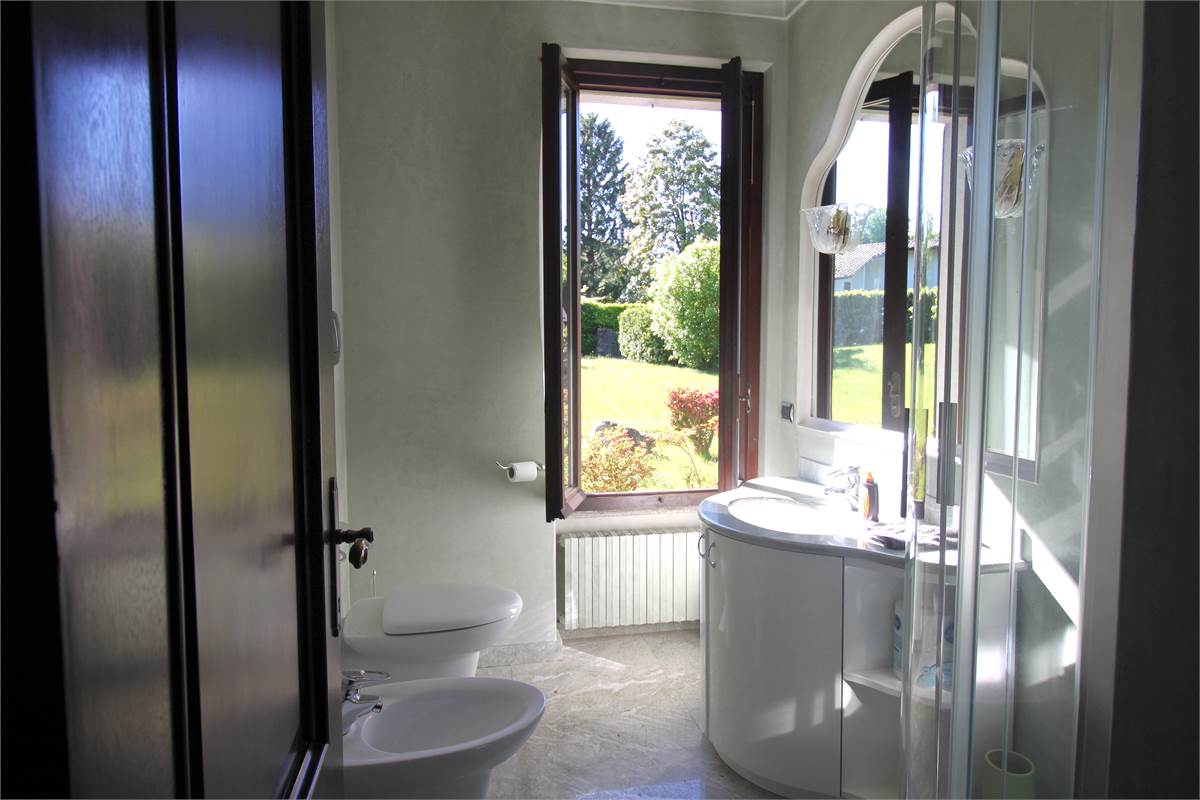 AFFITTO VILLA CON AMPIO GIARDINO PRIVATO CASCINA PELADA CANTU'