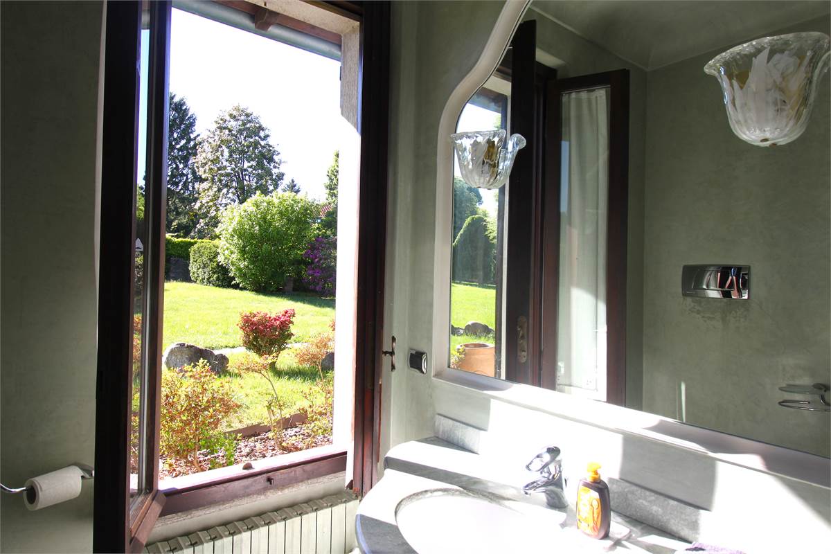 AFFITTO VILLA CON AMPIO GIARDINO PRIVATO CASCINA PELADA CANTU'