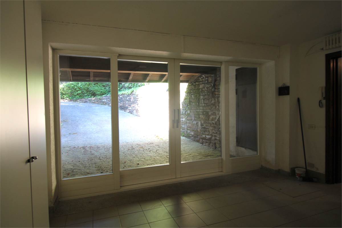 AFFITTO VILLA CON AMPIO GIARDINO PRIVATO CASCINA PELADA CANTU'
