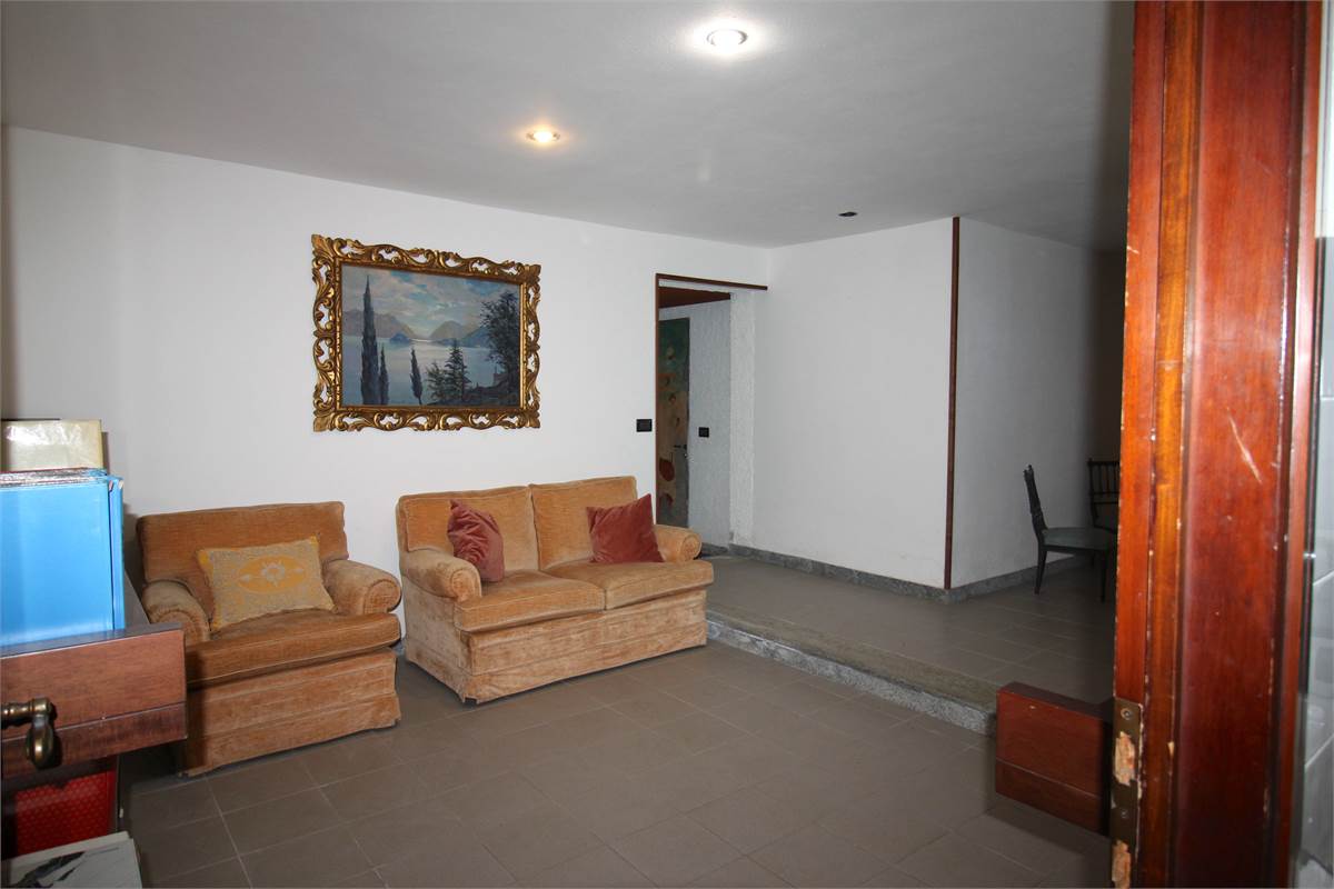 AFFITTO VILLA CON AMPIO GIARDINO PRIVATO CASCINA PELADA CANTU'