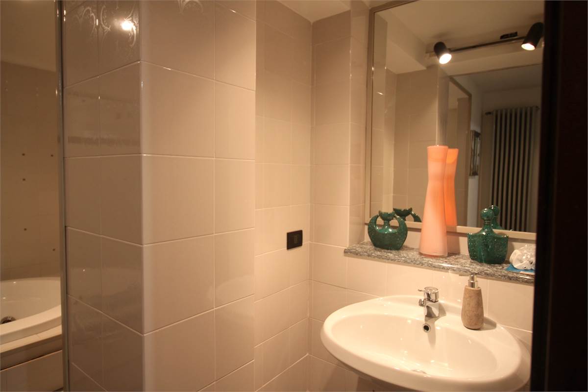 AFFITTO VILLA CON AMPIO GIARDINO PRIVATO CASCINA PELADA CANTU'