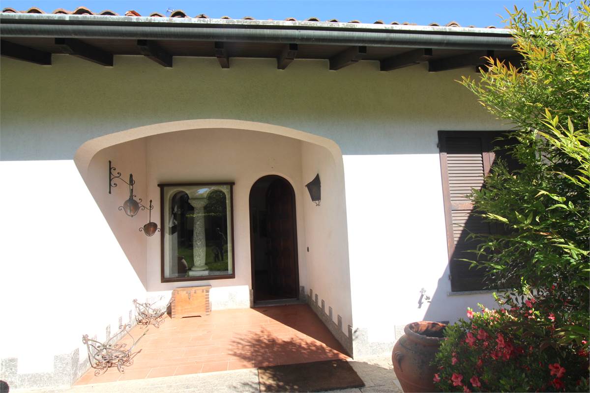 AFFITTO VILLA CON AMPIO GIARDINO PRIVATO CASCINA PELADA CANTU'