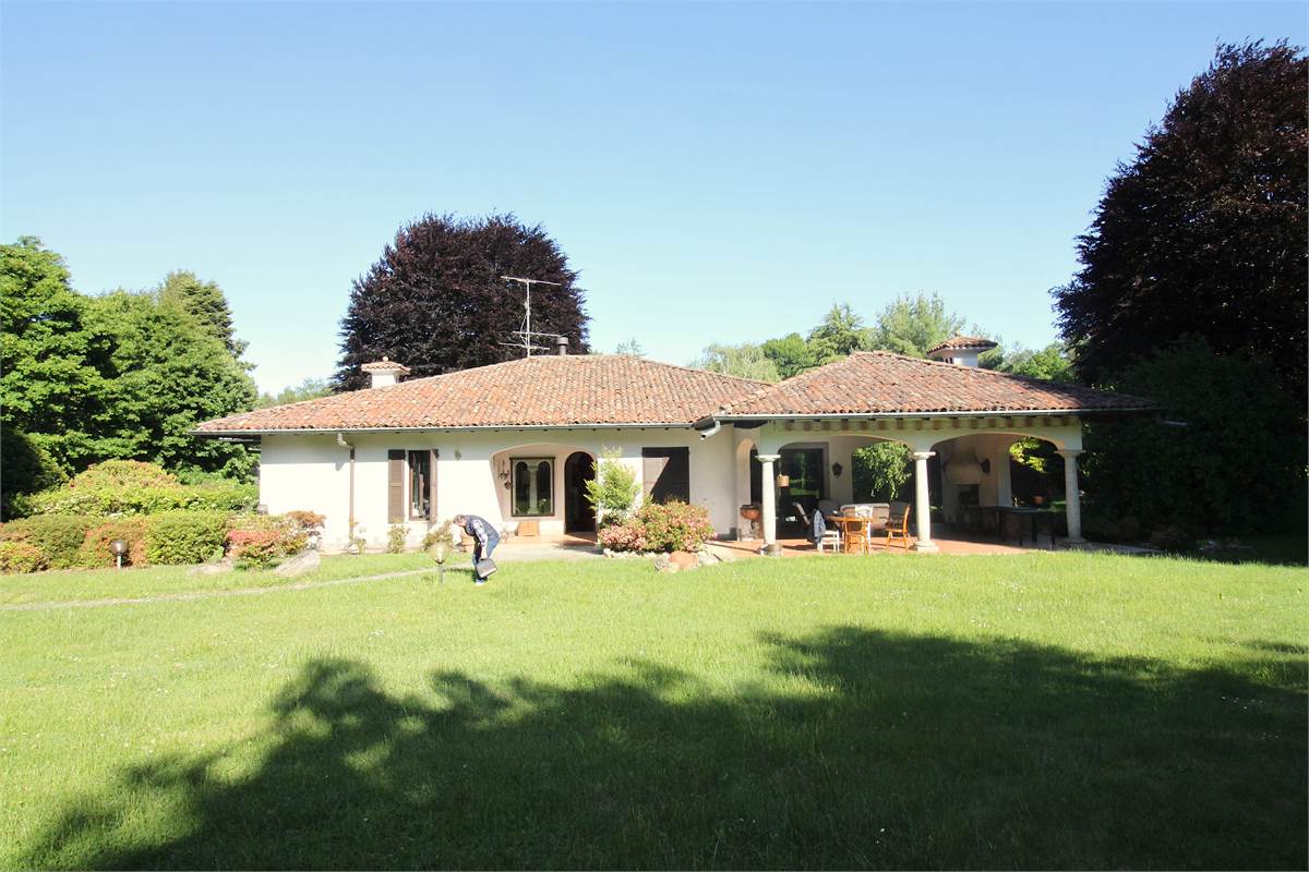AFFITTO VILLA CON AMPIO GIARDINO PRIVATO CASCINA PELADA CANTU'