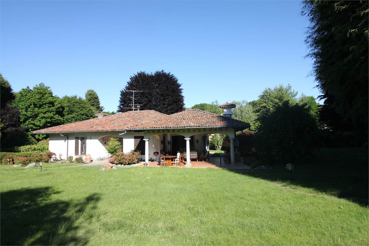 AFFITTO VILLA CON AMPIO GIARDINO PRIVATO CASCINA PELADA CANTU'