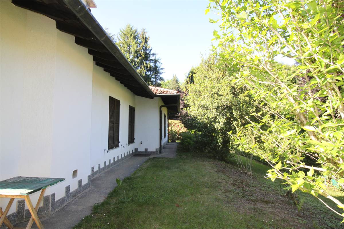 AFFITTO VILLA CON AMPIO GIARDINO PRIVATO CASCINA PELADA CANTU'