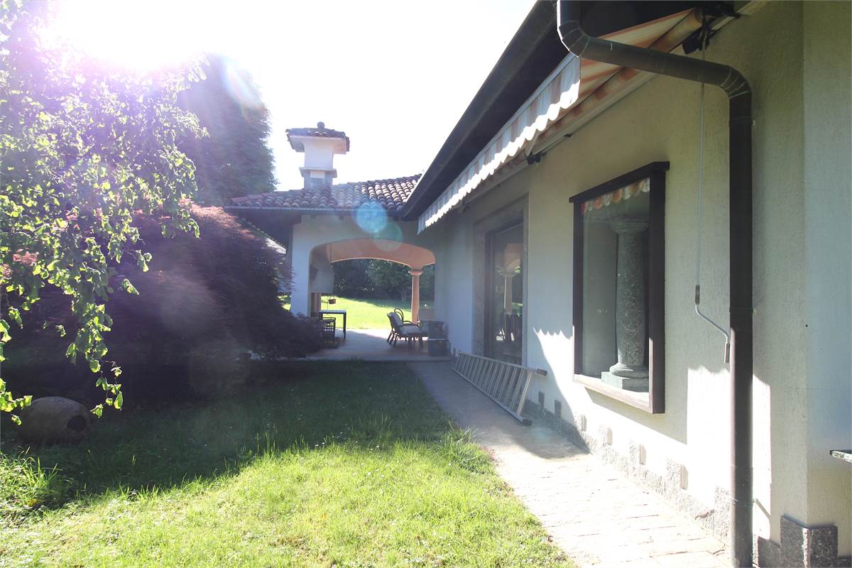 AFFITTO VILLA CON AMPIO GIARDINO PRIVATO CASCINA PELADA CANTU'