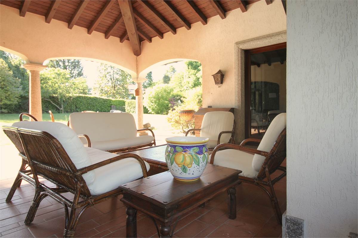 AFFITTO VILLA CON AMPIO GIARDINO PRIVATO CASCINA PELADA CANTU'