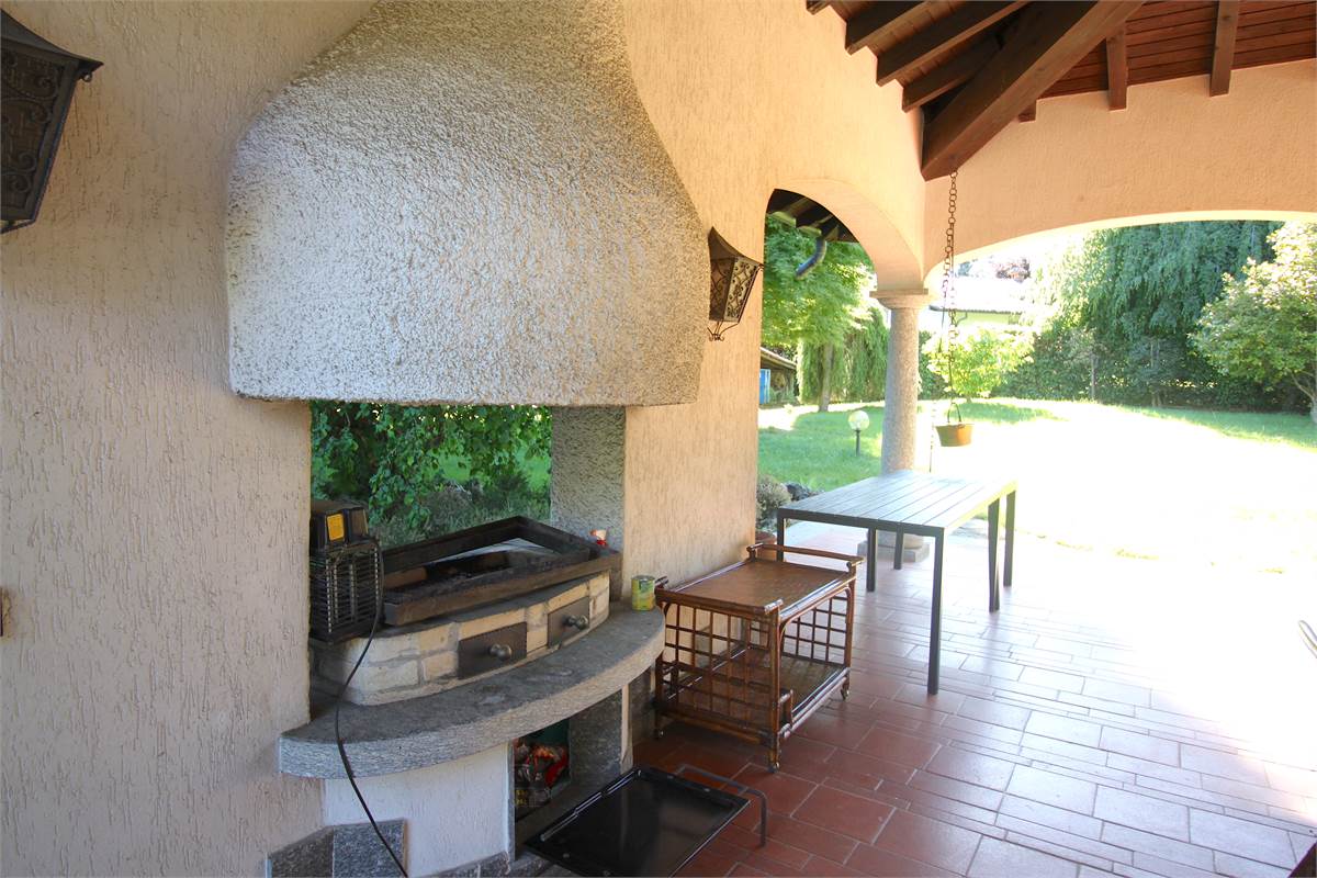 AFFITTO VILLA CON AMPIO GIARDINO PRIVATO CASCINA PELADA CANTU'