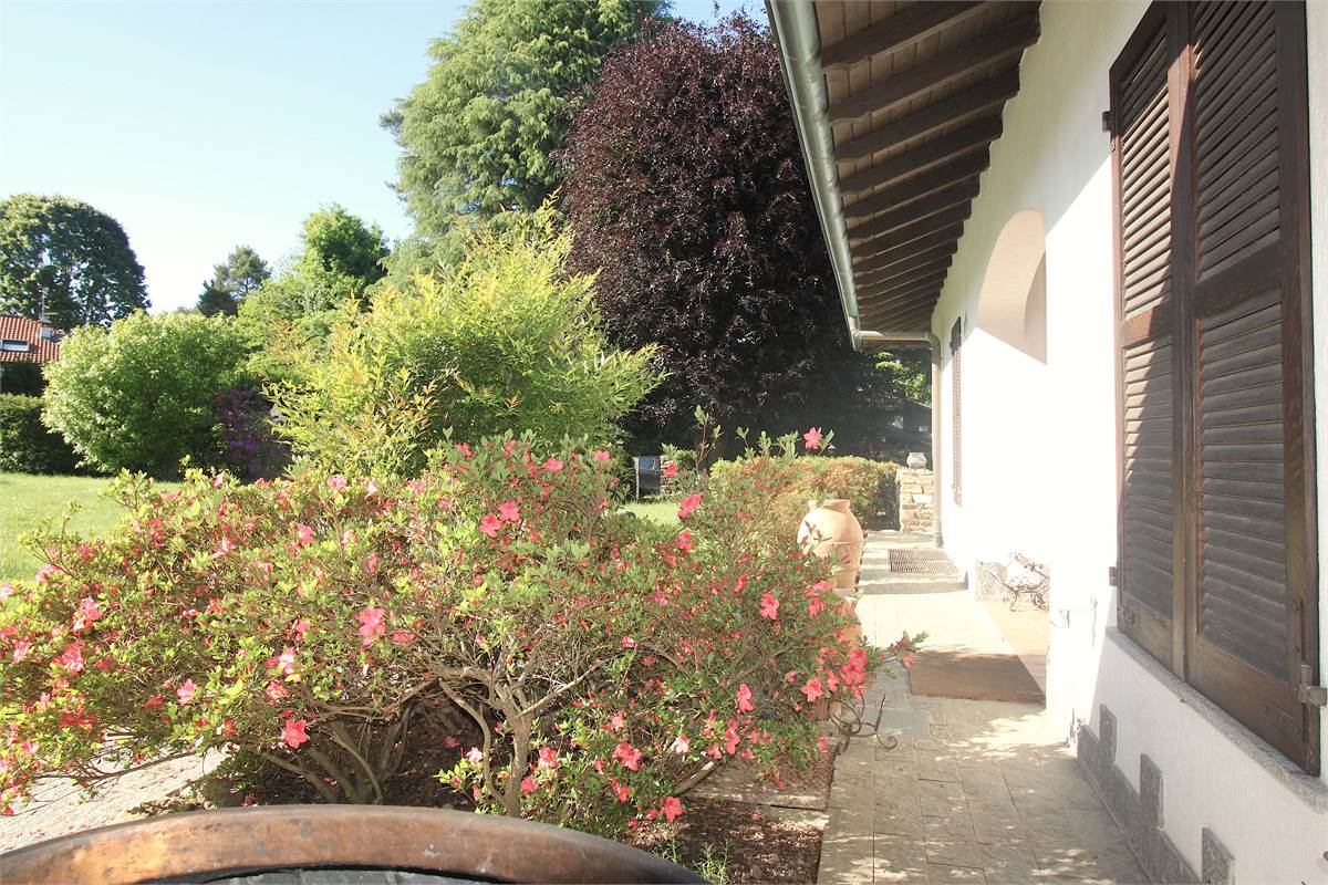 AFFITTO VILLA CON AMPIO GIARDINO PRIVATO CASCINA PELADA CANTU'