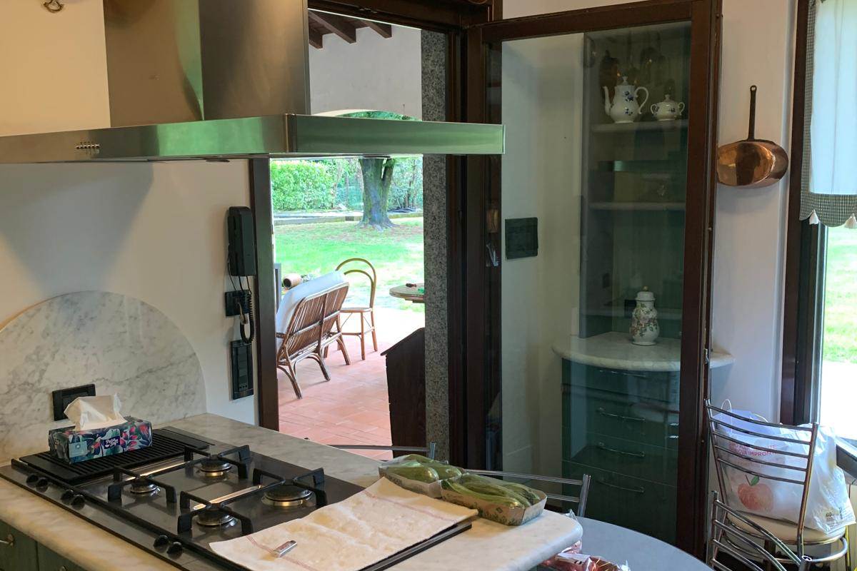 AFFITTO VILLA CON AMPIO GIARDINO PRIVATO CASCINA PELADA CANTU'