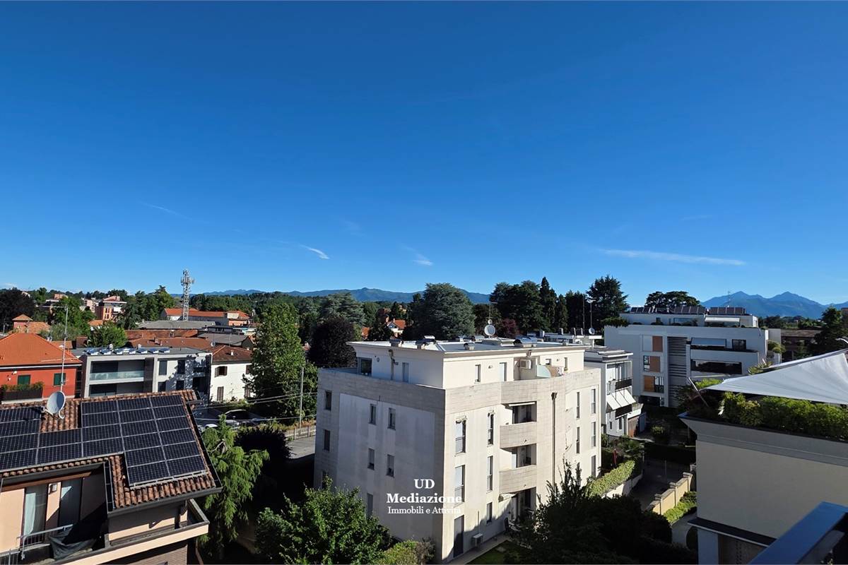 Ampio Trilocale con Terrazzo Panoramico Mariano Comense Centro-Stazione 