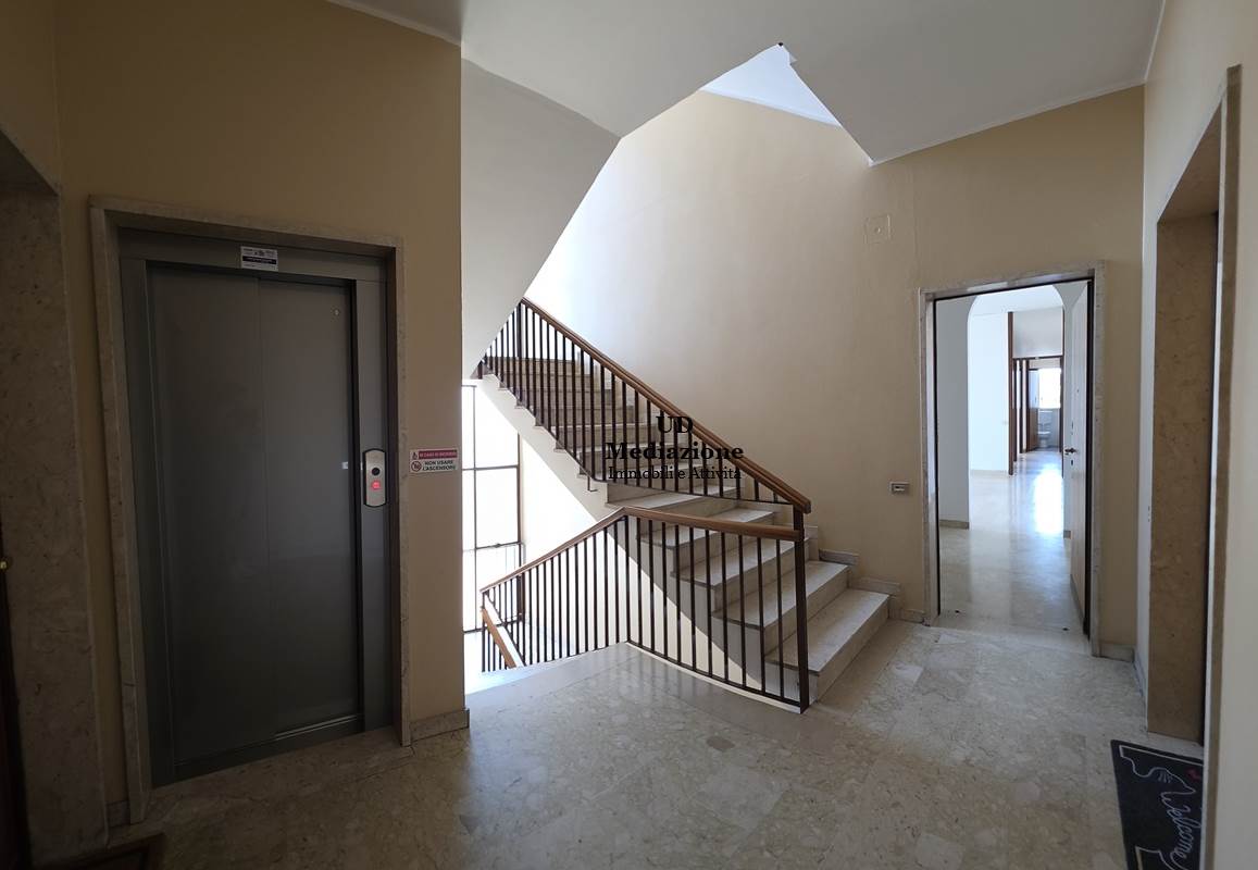 Ampio Trilocale con Terrazzo Panoramico Mariano Comense Centro-Stazione 