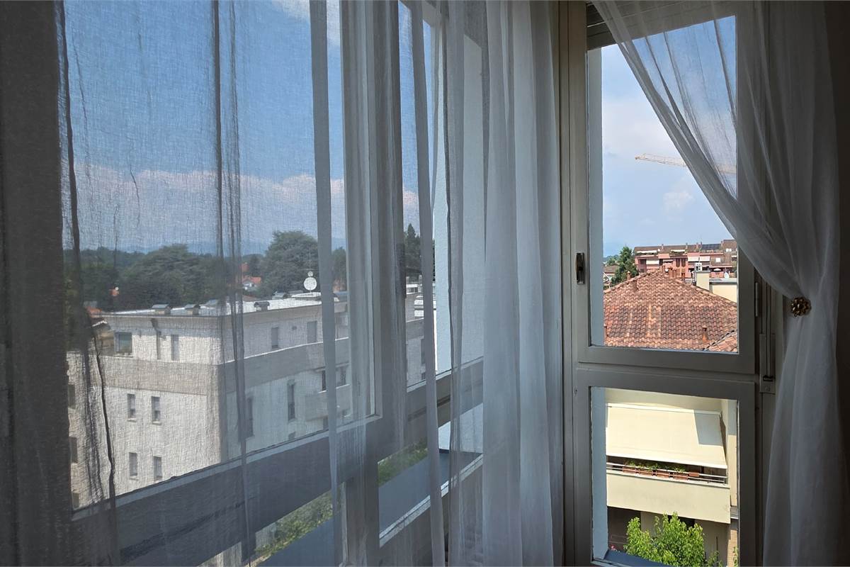 Ampio Trilocale con Terrazzo Panoramico Mariano Comense Centro-Stazione 
