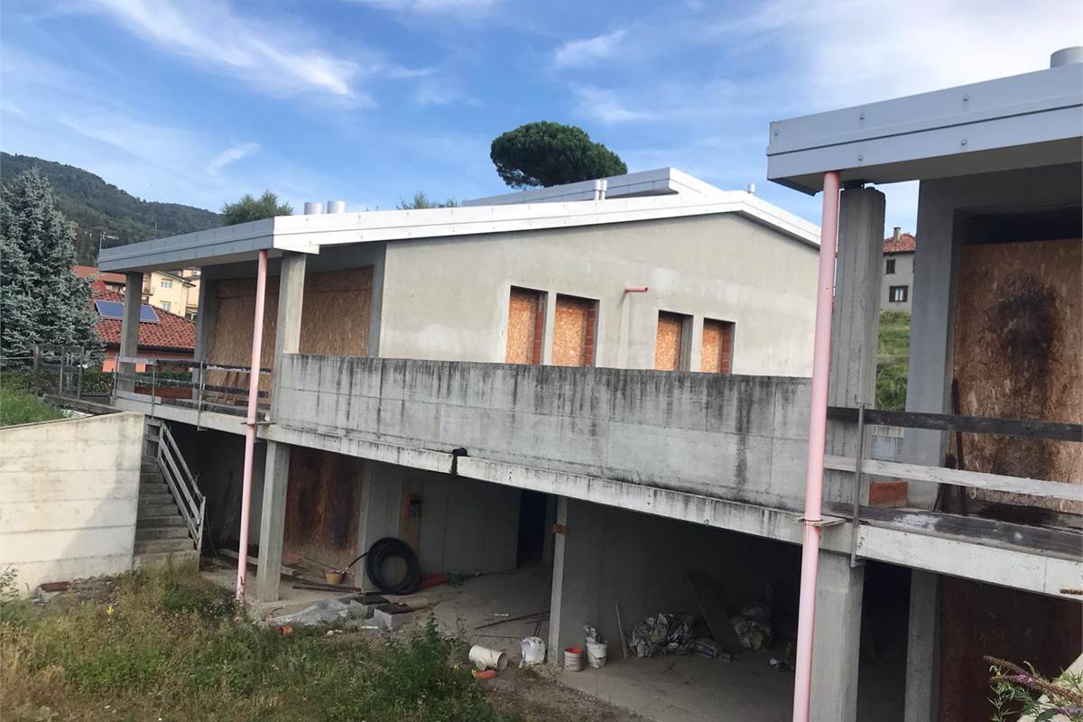 ALBAVILLA PORZIONE DI VILLA BIFAMILIARE