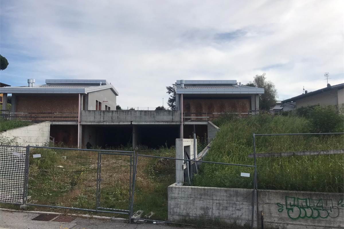 ALBAVILLA PORZIONE DI VILLA BIFAMILIARE