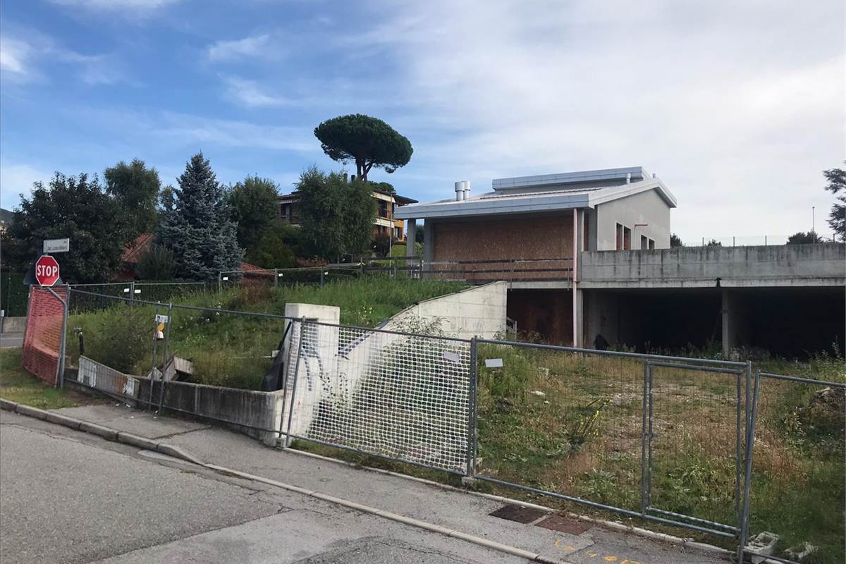 ALBAVILLA PORZIONE DI VILLA BIFAMILIARE