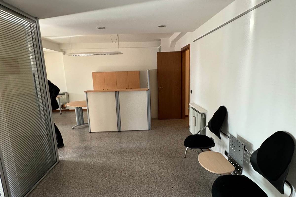 Ufficio in Vendita a Erba (CO) VIA LEOPARDI 7D 