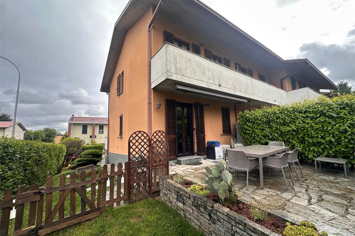 LURAGO D'ERBA VILLETTA A SCHIERA