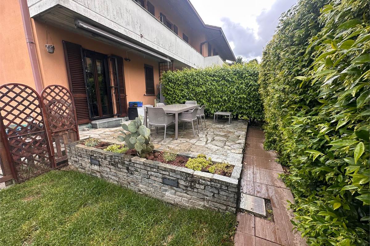 LURAGO D'ERBA VILLETTA A SCHIERA
