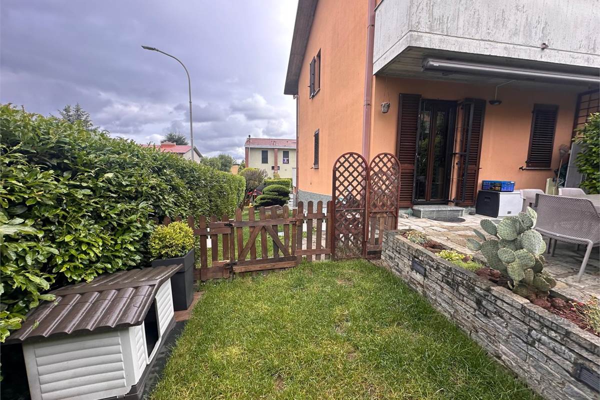 LURAGO D'ERBA VILLETTA A SCHIERA