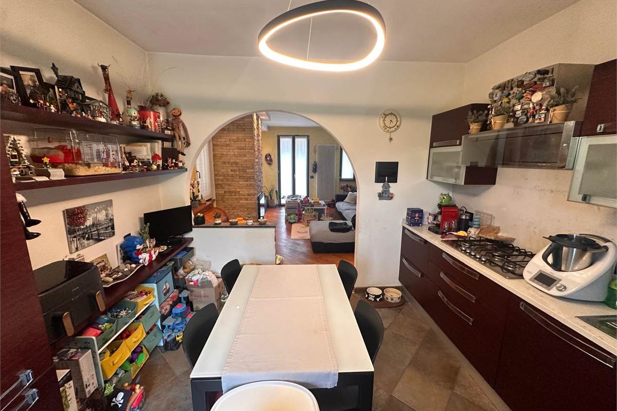LURAGO D'ERBA VILLETTA A SCHIERA