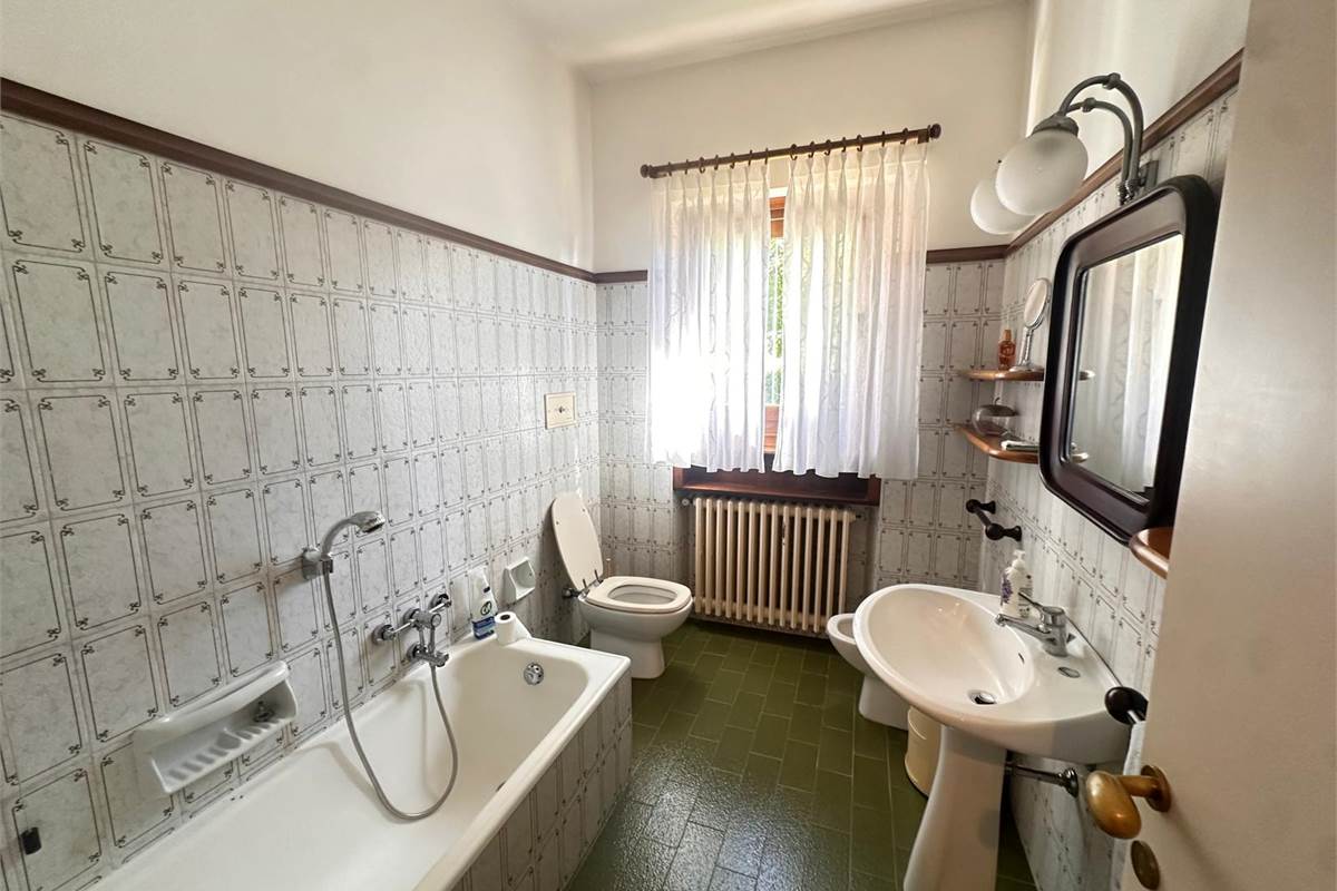 ERBA, LOC. BUCCINIGO VILLA INDIPENDENTE 