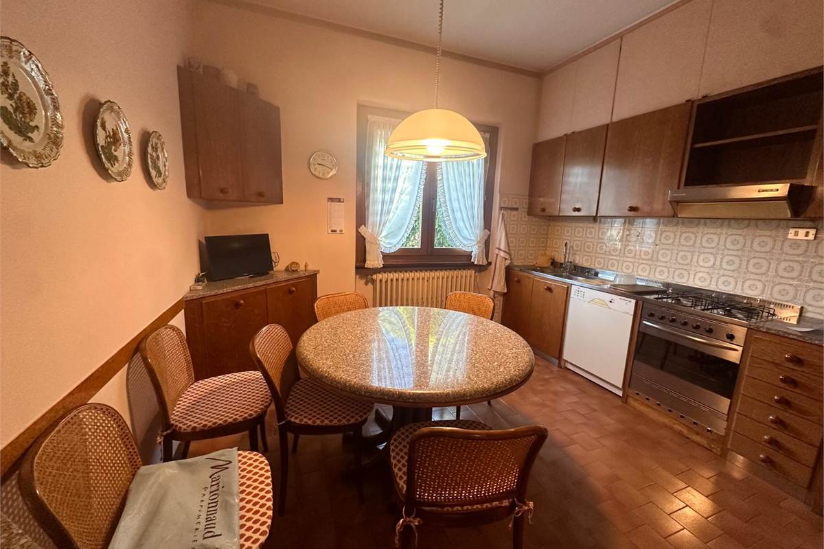 ERBA, LOC. BUCCINIGO VILLA INDIPENDENTE 