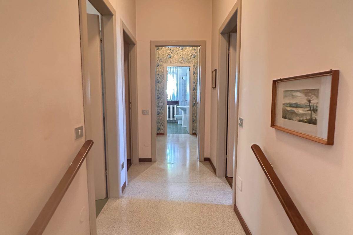 ERBA, LOC. BUCCINIGO VILLA INDIPENDENTE 