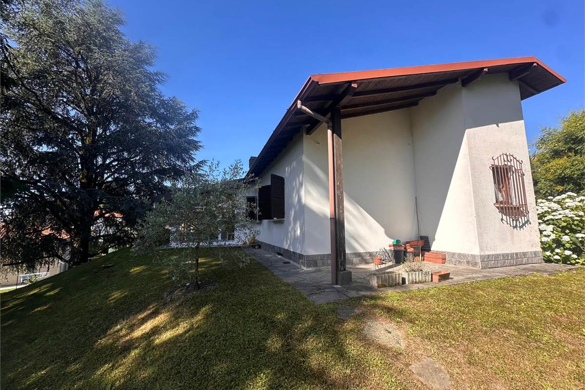 ERBA, LOC. BUCCINIGO VILLA INDIPENDENTE 