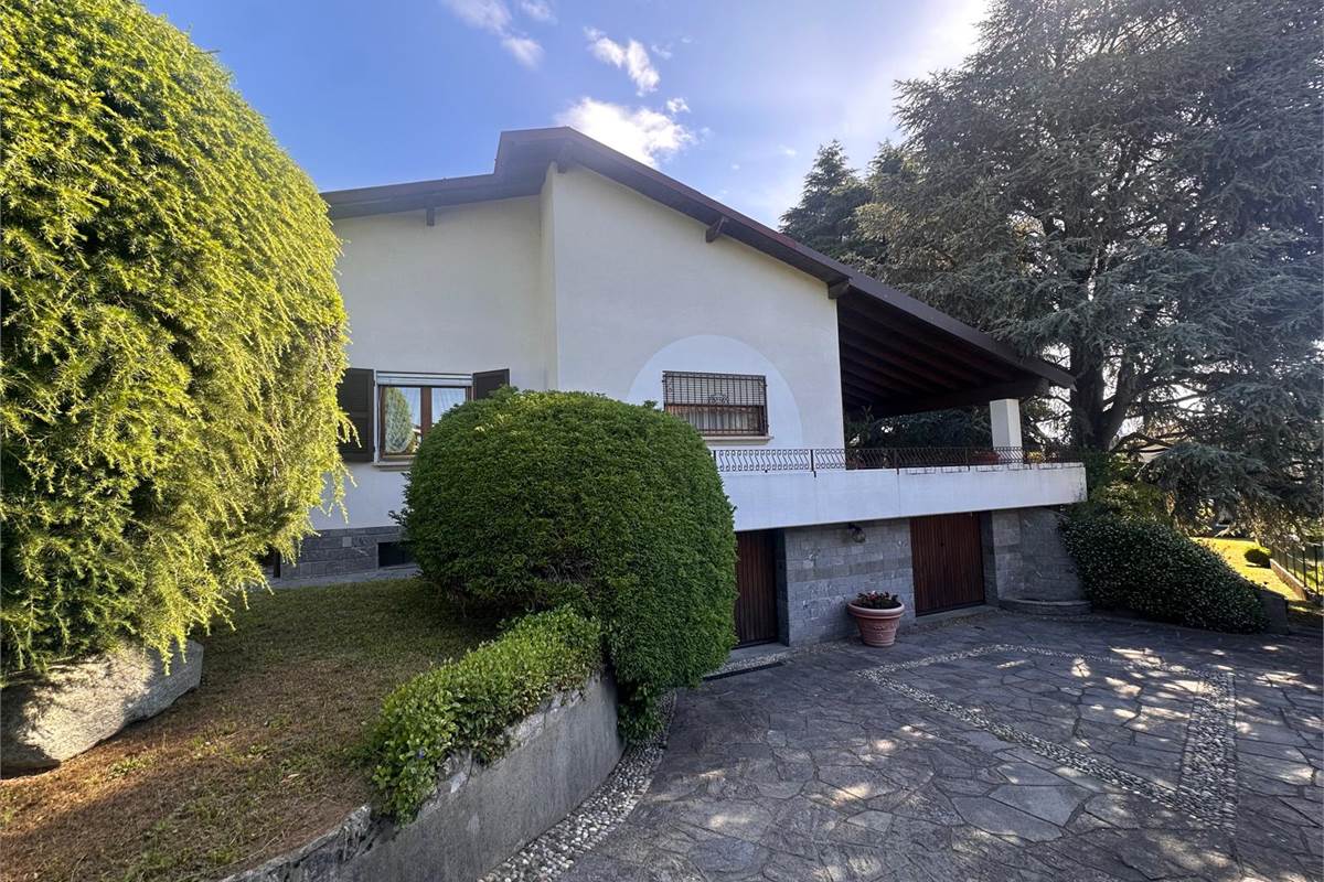ERBA, LOC. BUCCINIGO VILLA INDIPENDENTE 