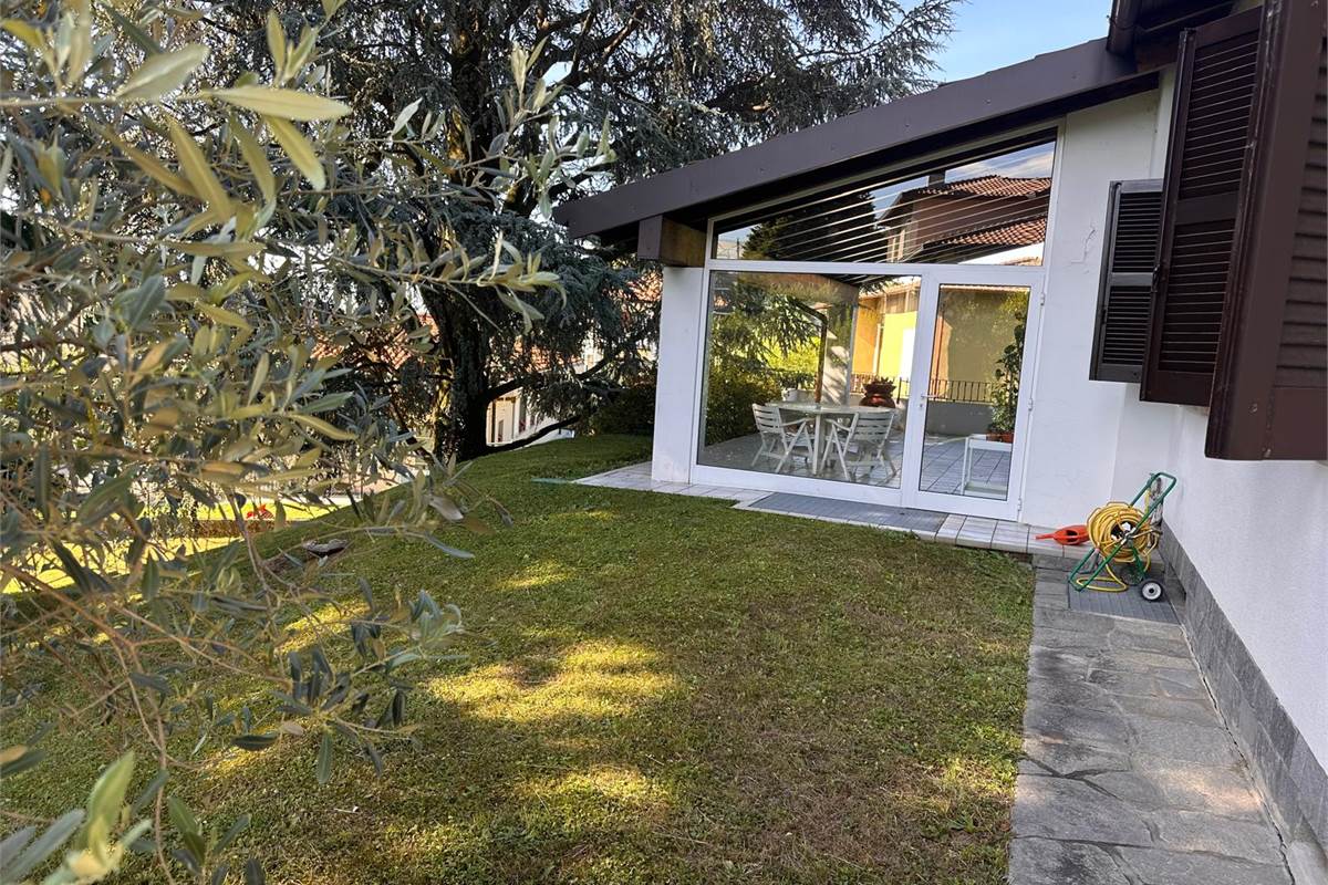 ERBA, LOC. BUCCINIGO VILLA INDIPENDENTE 