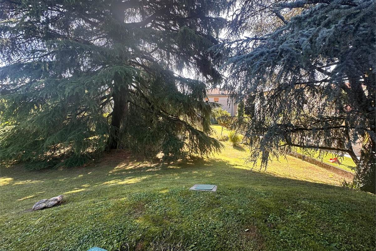 ERBA, LOC. BUCCINIGO VILLA INDIPENDENTE 
