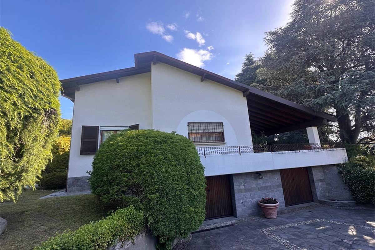 ERBA, LOC. BUCCINIGO VILLA INDIPENDENTE 