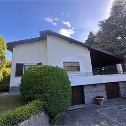 ERBA, LOC. BUCCINIGO VILLA INDIPENDENTE 
