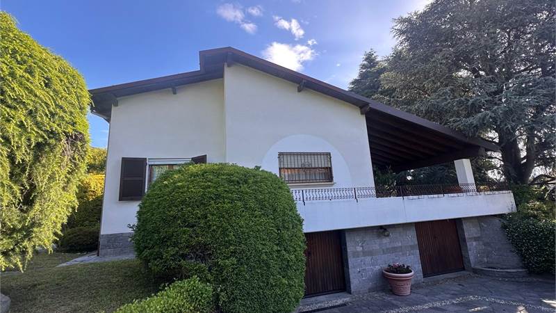 ERBA, LOC. BUCCINIGO VILLA INDIPENDENTE 