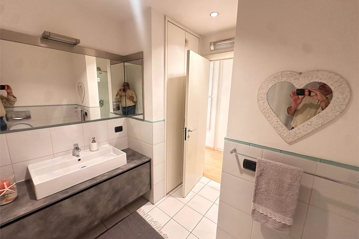 Esclusivo Attico Panoramico con Terrazzo di 78 mq a Como Centro