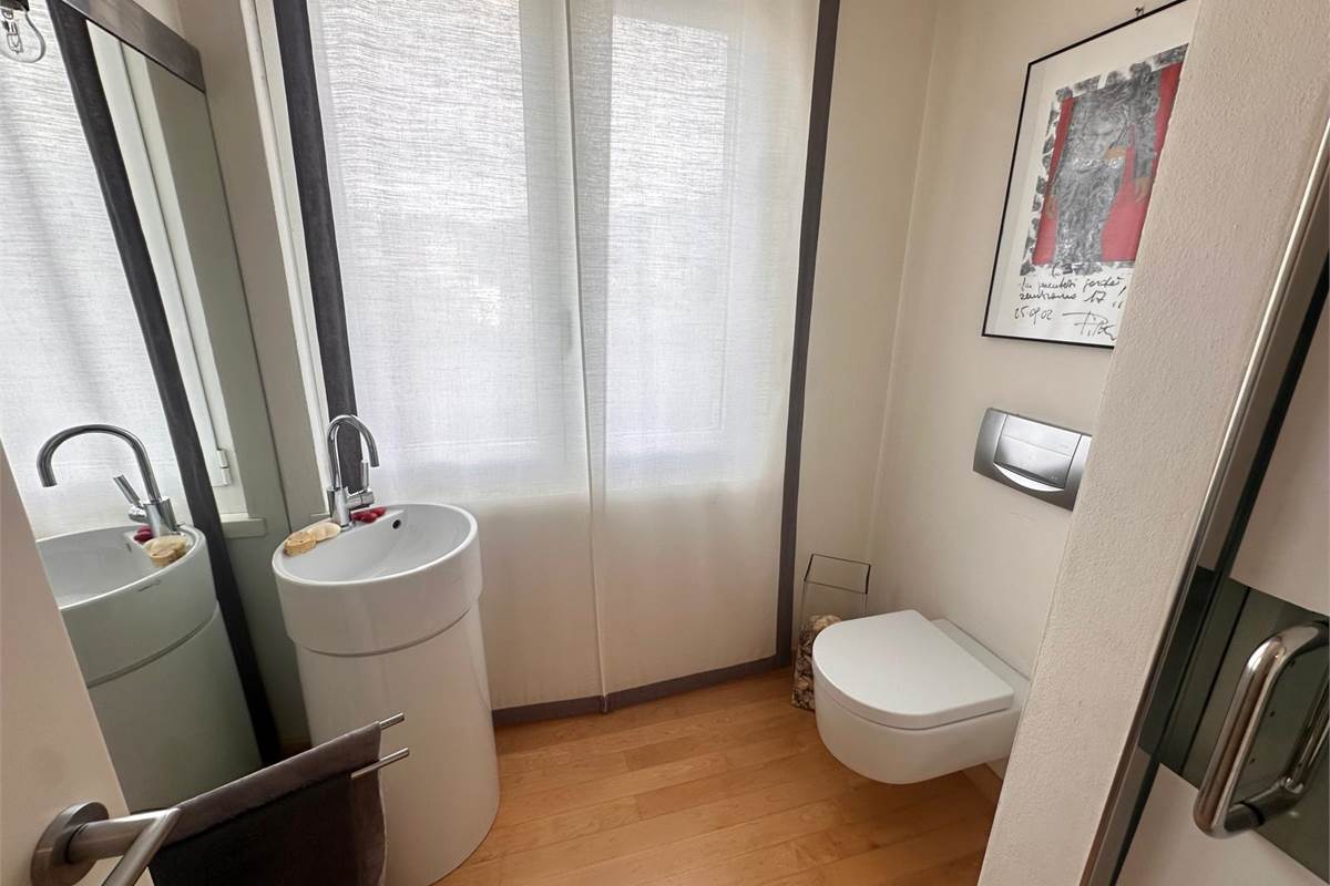 Esclusivo Attico Panoramico con Terrazzo di 78 mq a Como Centro