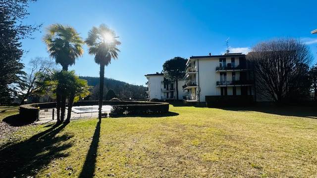 Como: