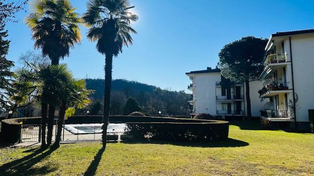 Como: