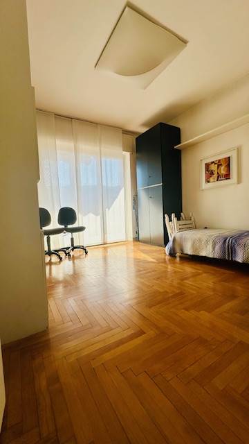 Como: