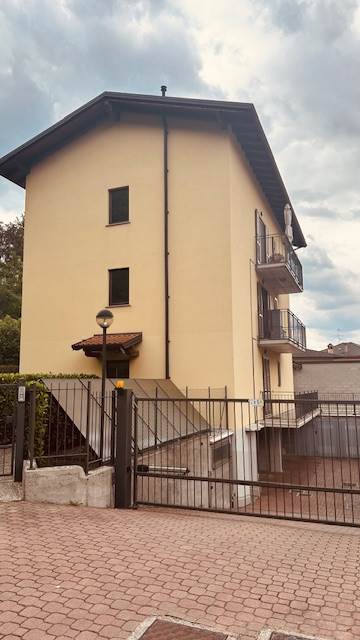 Como: