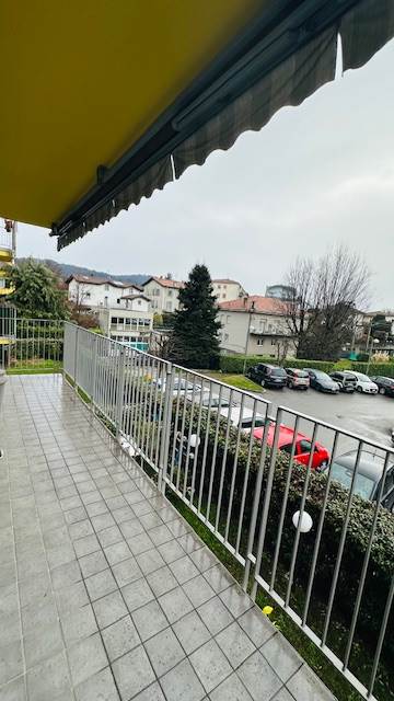 Como: