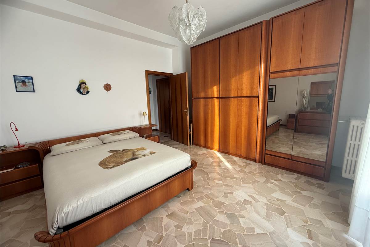 APPARTAMENTO LUMINOSO E PANORAMICO IN PICCOLA PALAZZINA 